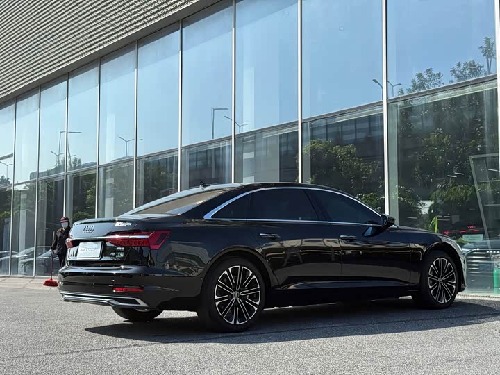 Фото 27 - Audi A6L