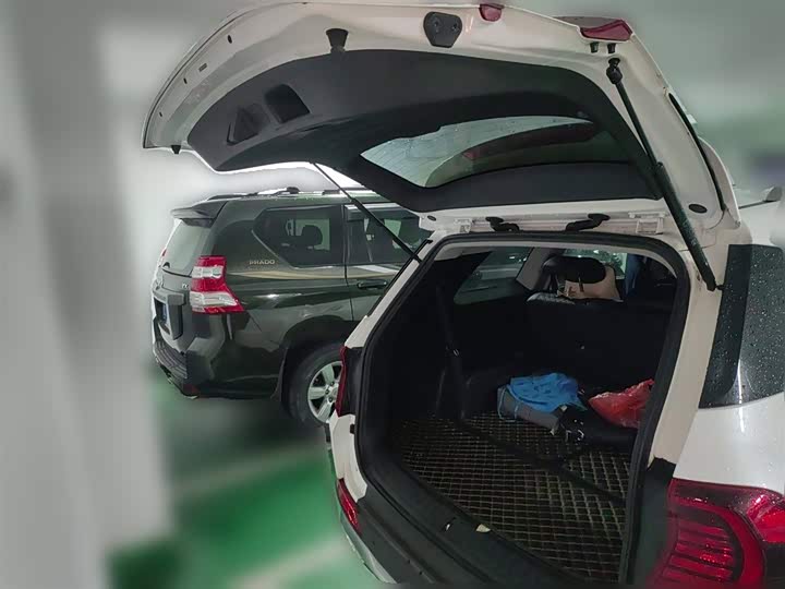 Фото 10 - Hyundai Santa Fe