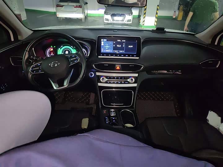 Фото 12 - Hyundai Santa Fe