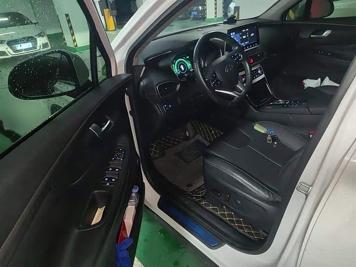 Фото 13 - Hyundai Santa Fe