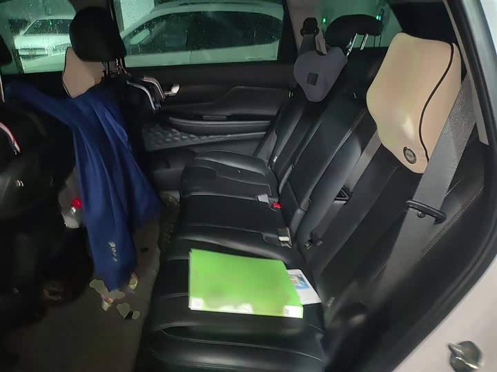 Фото 14 - Hyundai Santa Fe