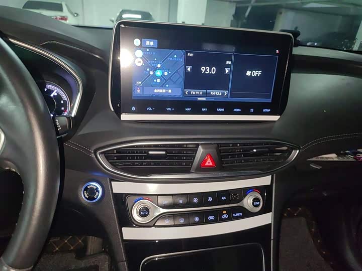 Фото 6 - Hyundai Santa Fe