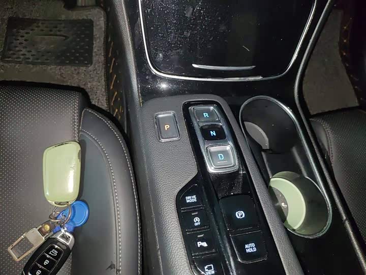 Фото 7 - Hyundai Santa Fe