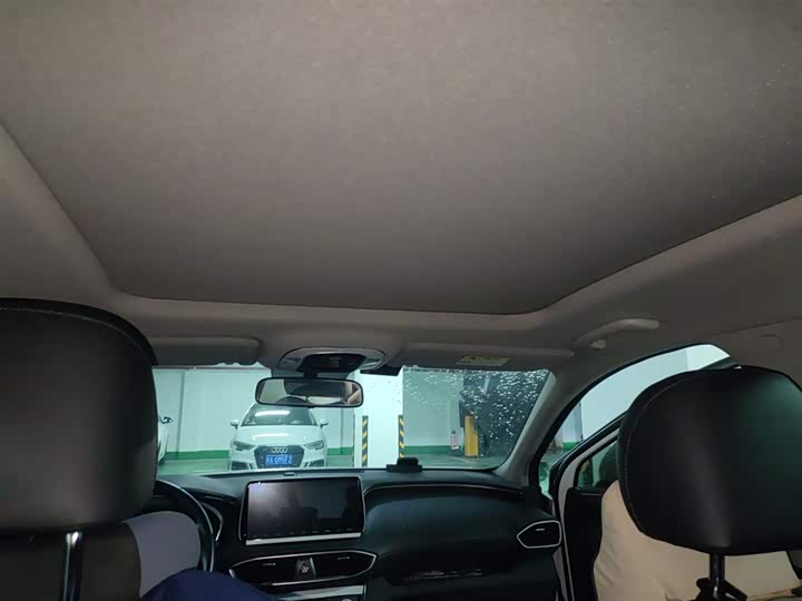 Фото 9 - Hyundai Santa Fe