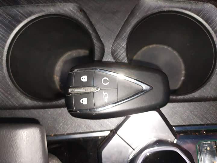 Фото 9 - Changan UNI-V