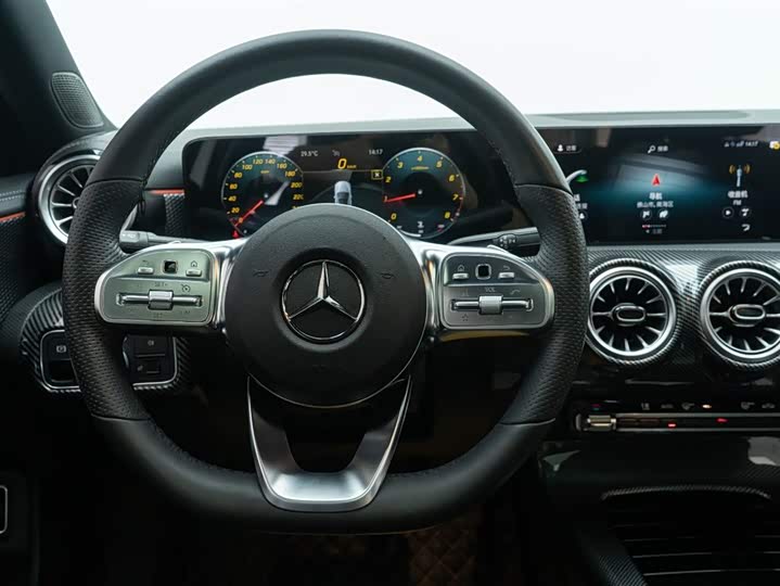 Фото 17 - Mercedes-Benz A-Class