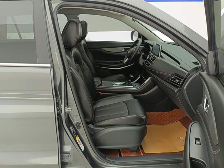 Фото 8 - Changan CS75