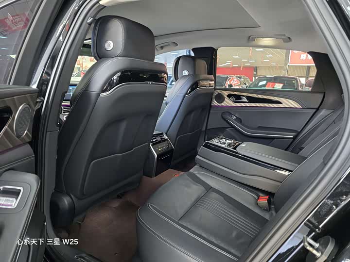 Фото 10 - Hongqi H9