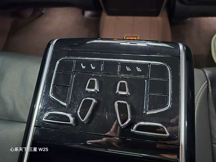 Фото 5 - Hongqi H9