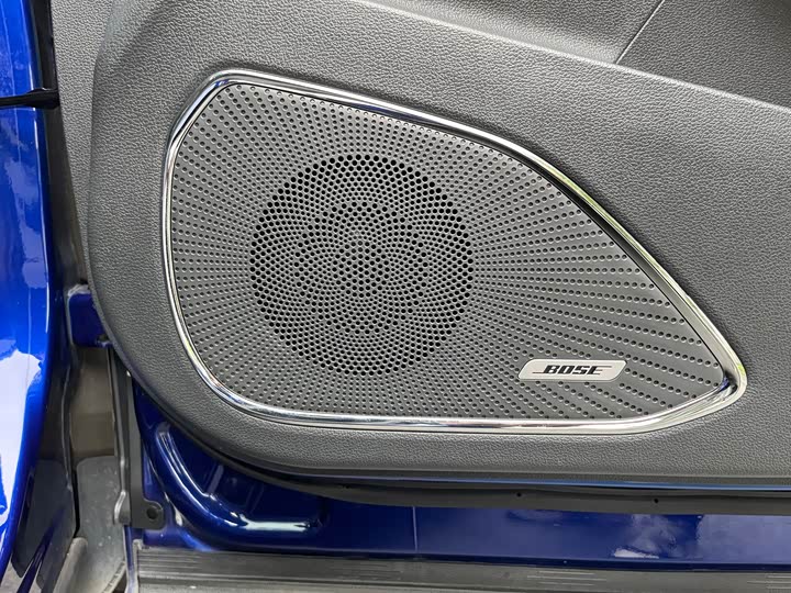 Фото 14 - Hongqi HS5