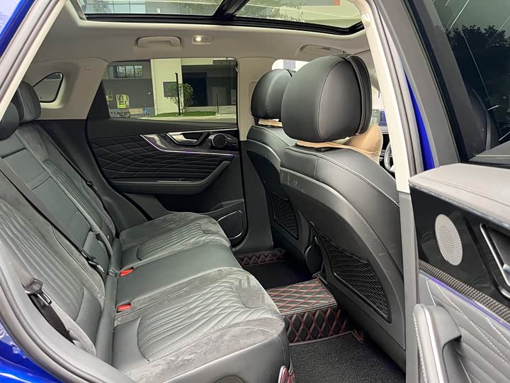 Фото 15 - Hongqi HS5