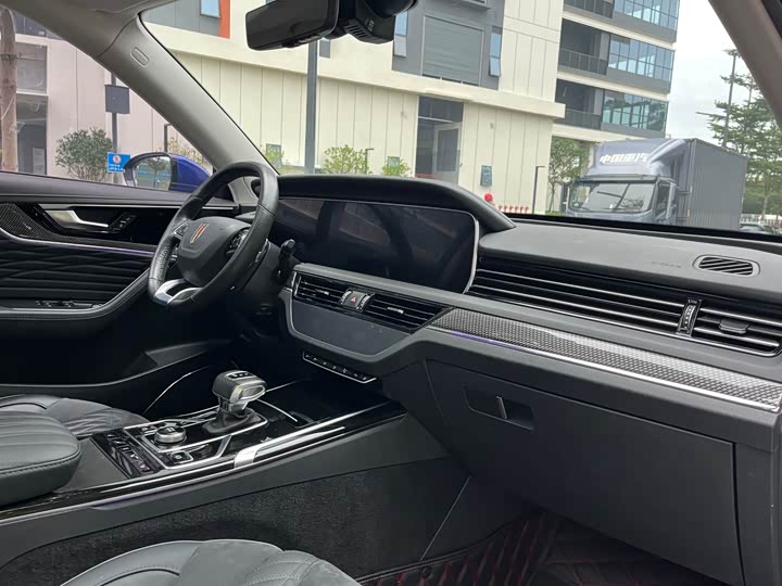 Фото 16 - Hongqi HS5