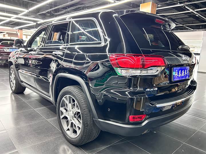 Фото 5 - Jeep Grand Cherokee