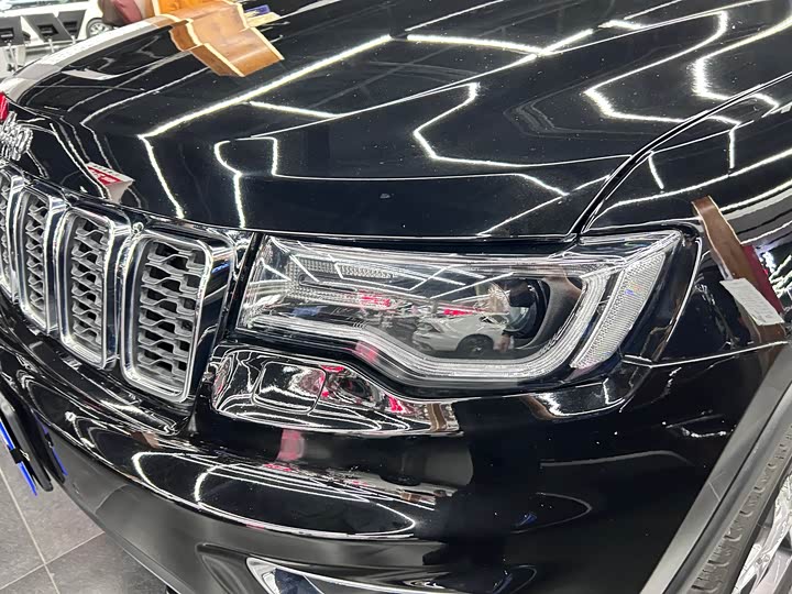 Фото 7 - Jeep Grand Cherokee