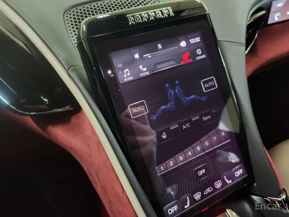 Фото 14 - Ferrari Roma