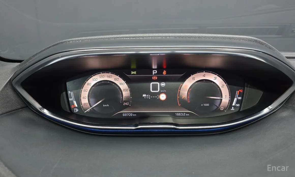 Фото 8 - Peugeot 5008