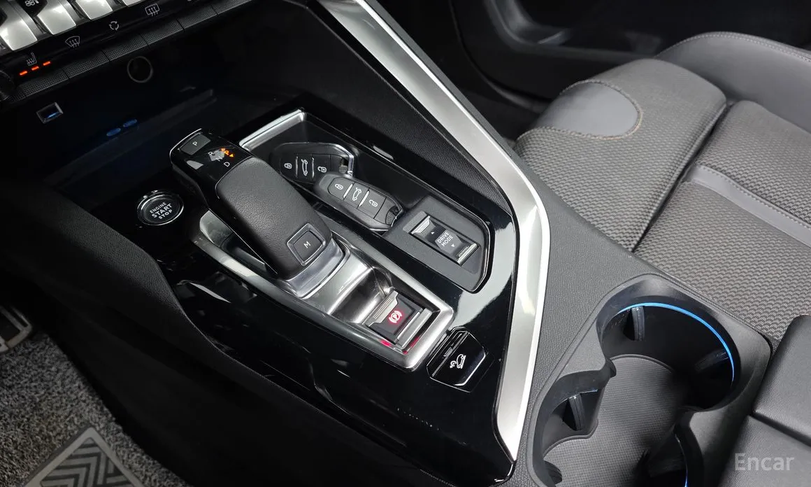 Фото 9 - Peugeot 5008