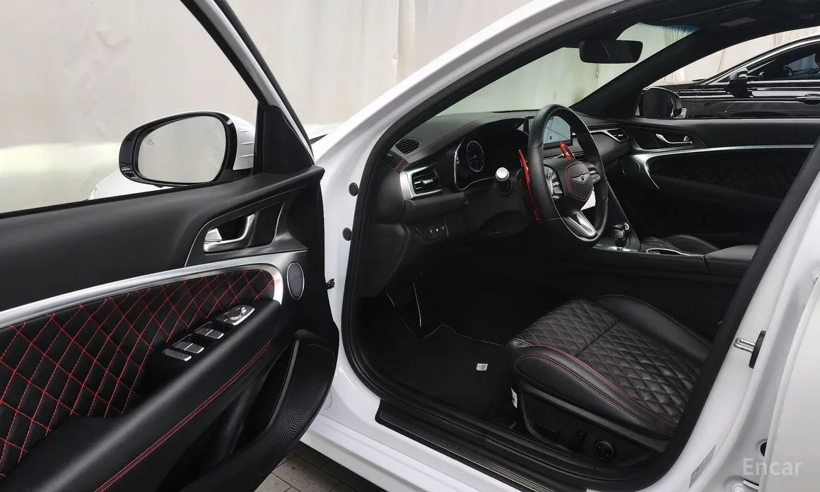 Фото 10 - Genesis G70