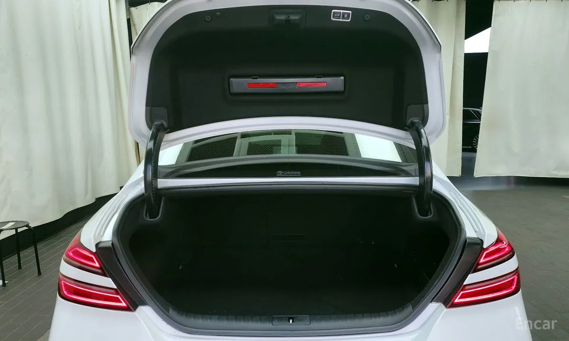 Фото 20 - Genesis G70