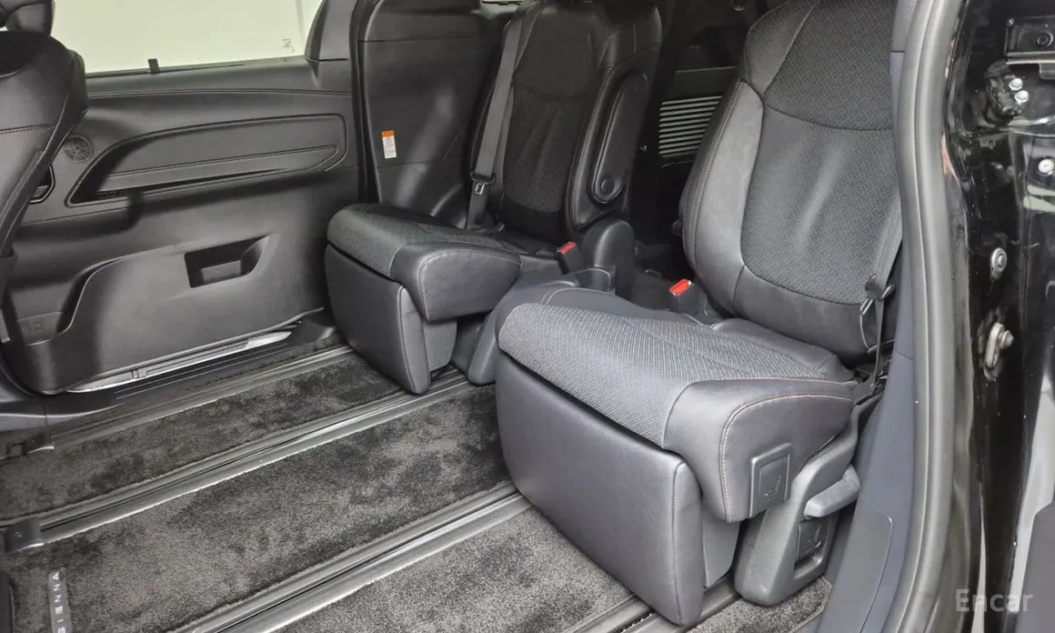 Фото 11 - Toyota Sienna