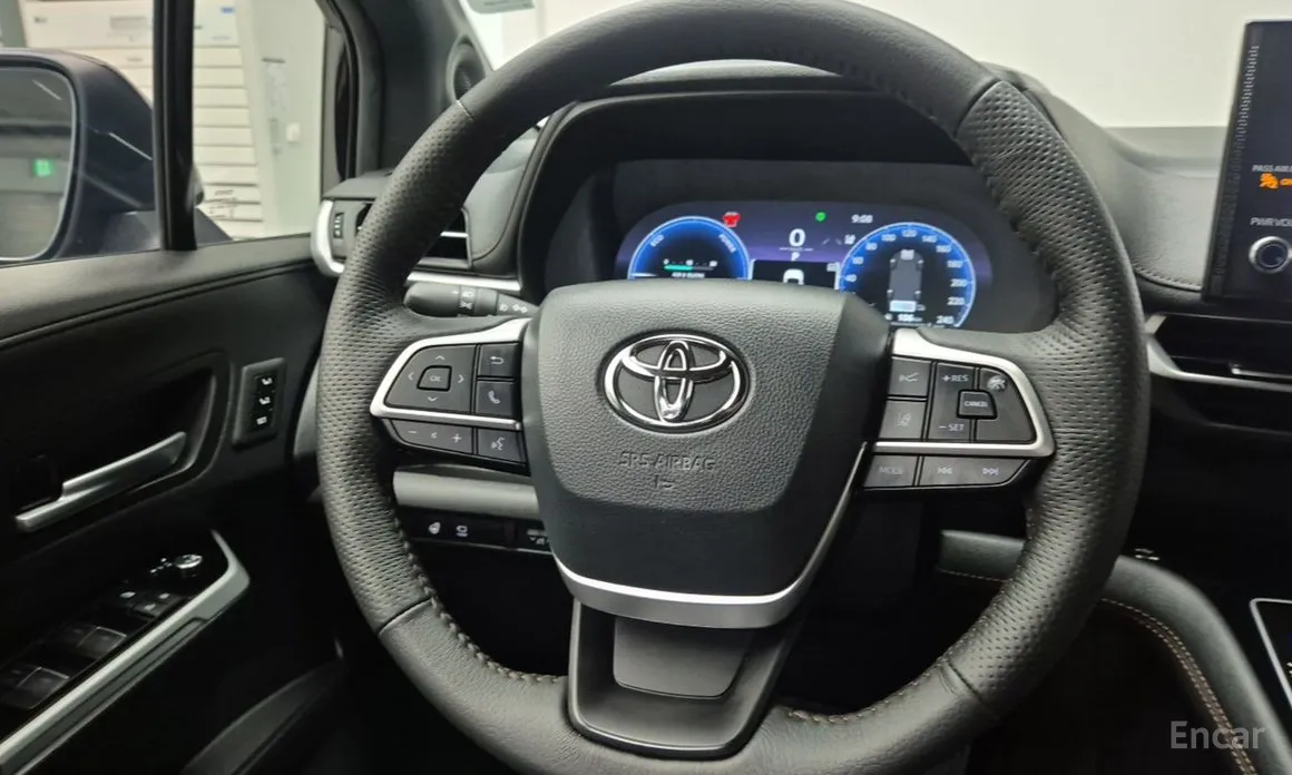 Фото 14 - Toyota Sienna