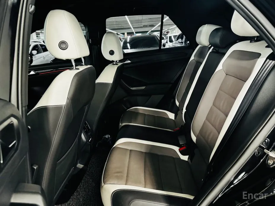 Фото 12 - Volkswagen T-Roc