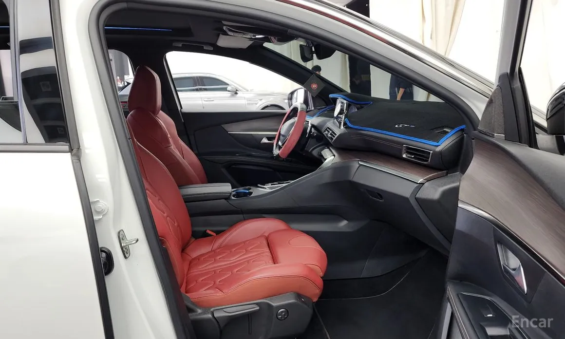 Фото 11 - Peugeot 5008