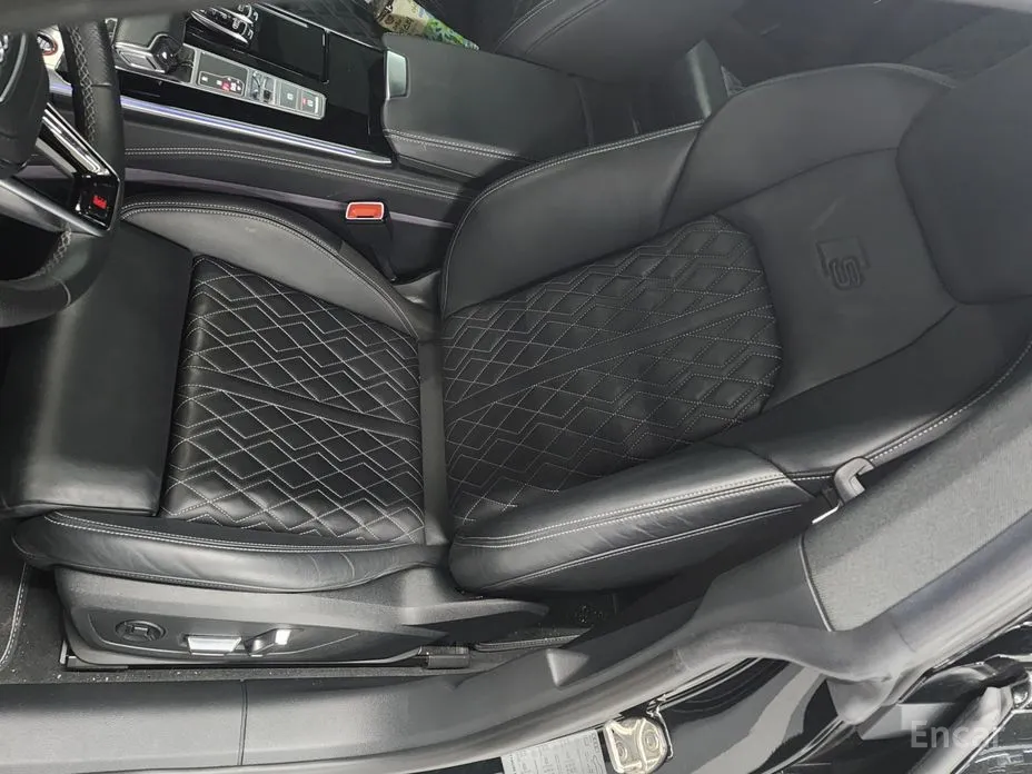 Фото 10 - Audi S7