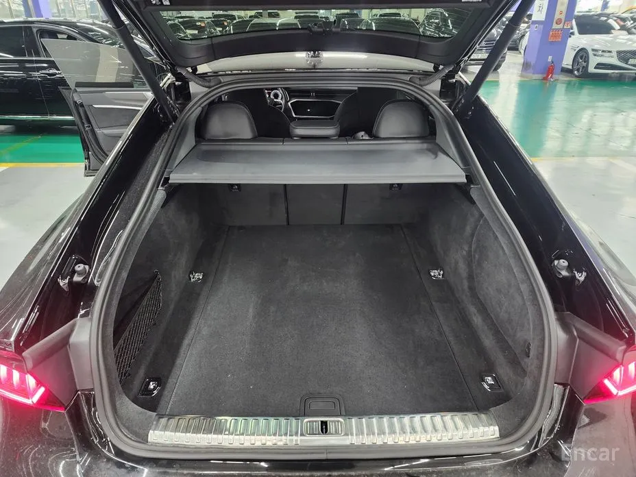 Фото 19 - Audi S7