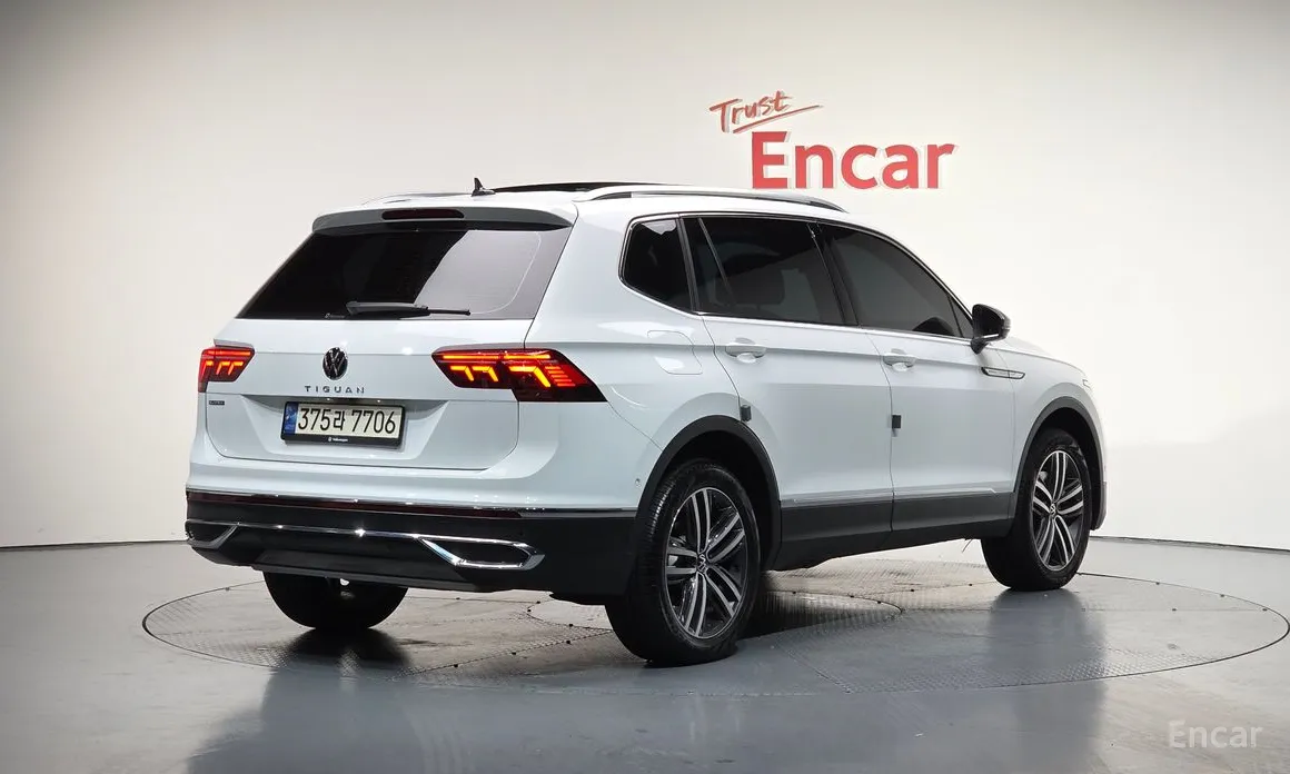 Фото 2 - Volkswagen Tiguan