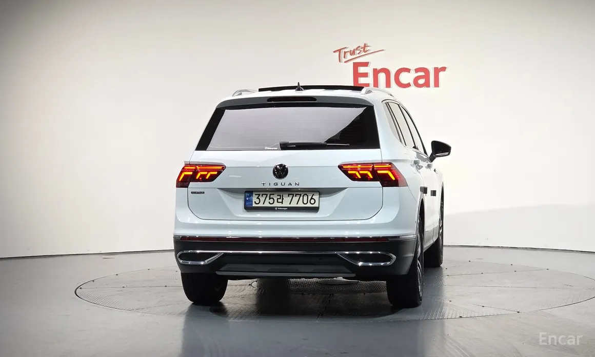 Фото 4 - Volkswagen Tiguan