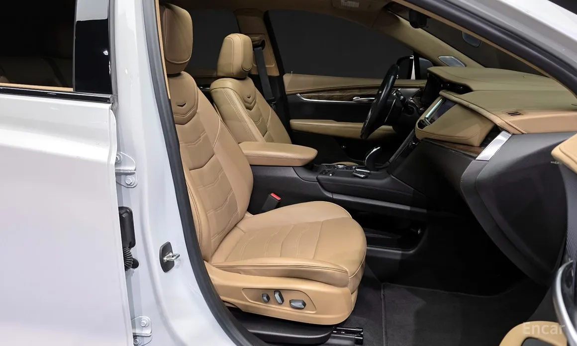 Фото 11 - Cadillac XT5