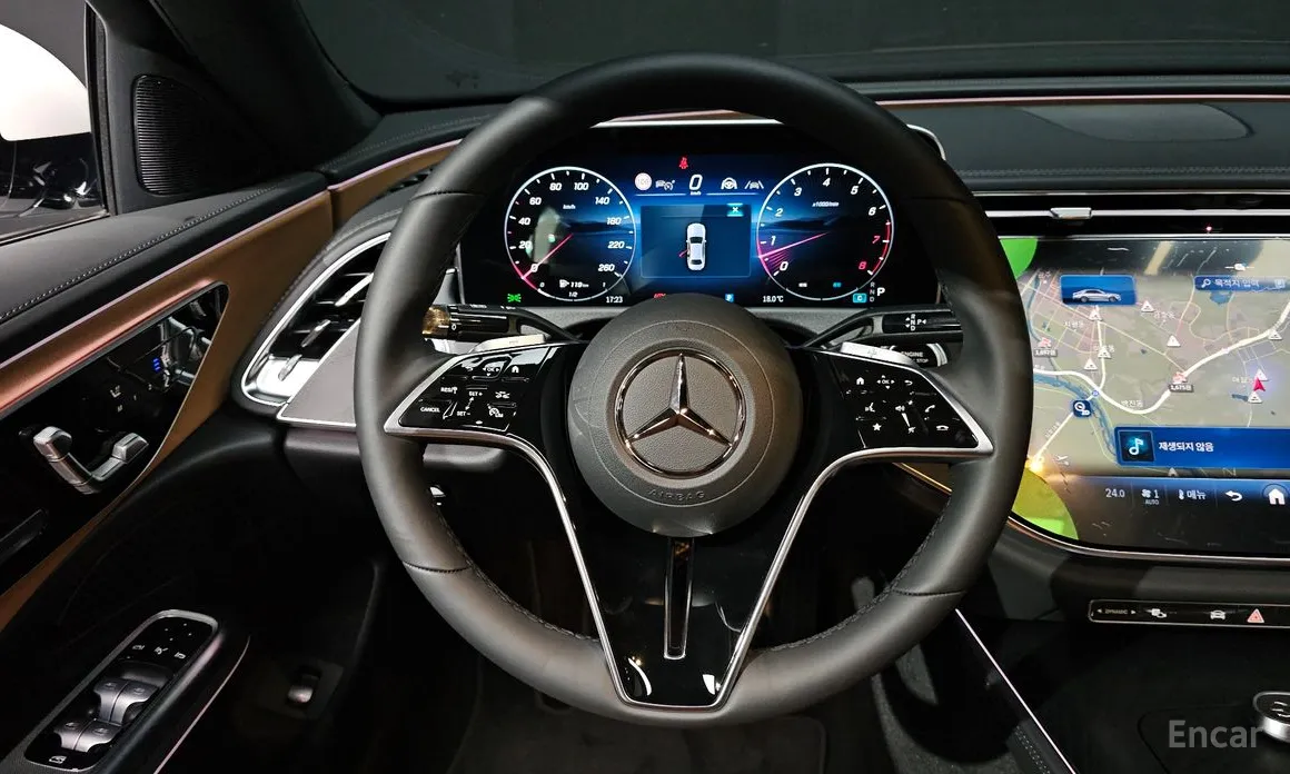 Фото 13 - Mercedes-Benz E-Class