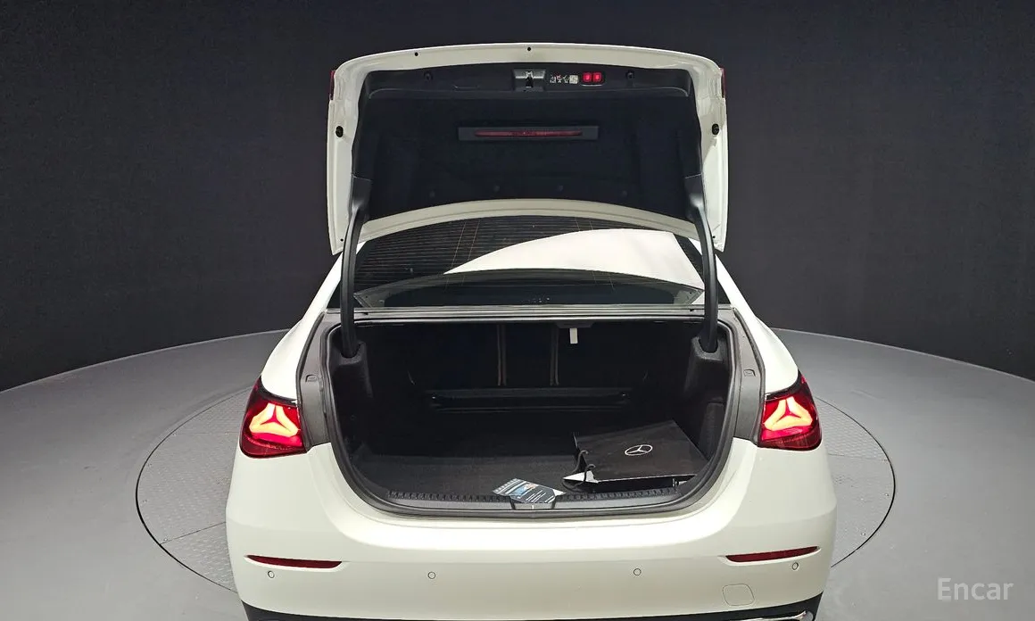 Фото 20 - Mercedes-Benz E-Class