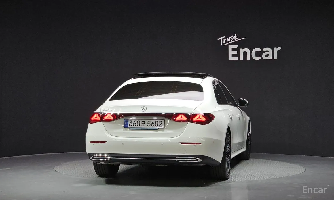 Фото 4 - Mercedes-Benz E-Class