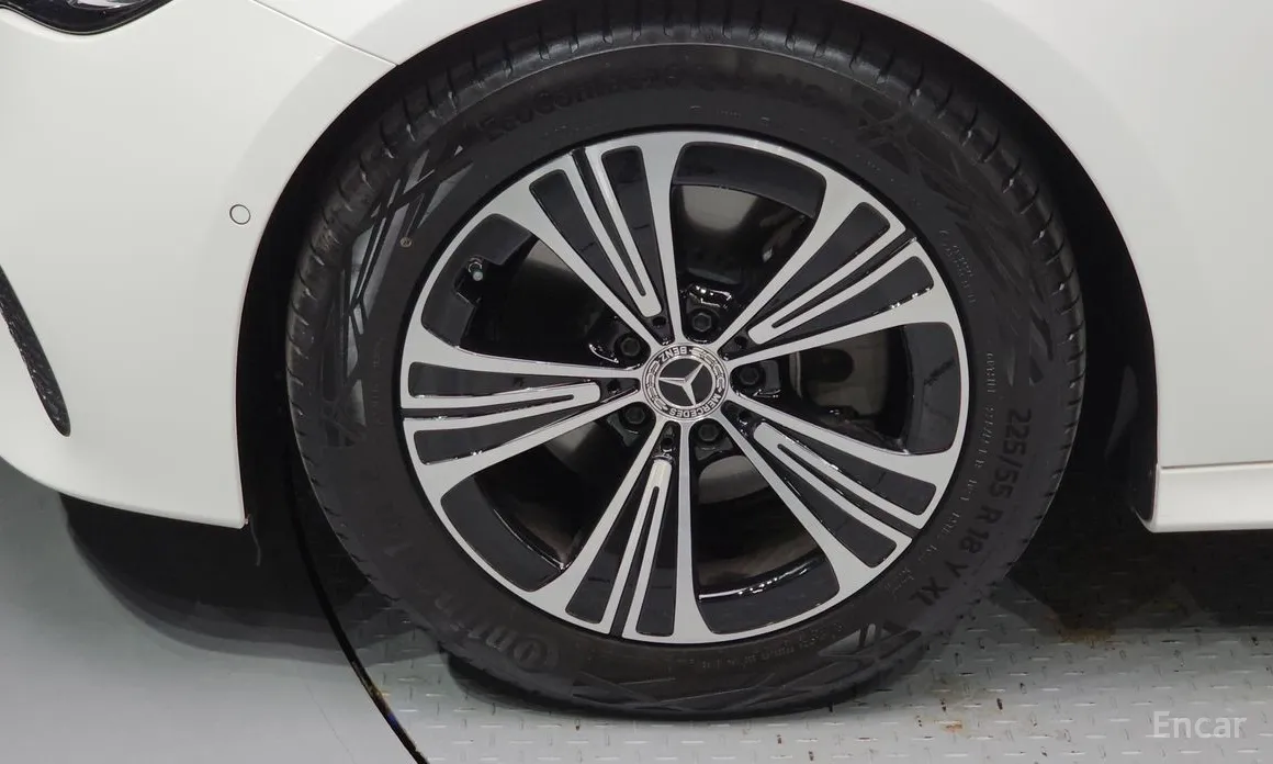 Фото 5 - Mercedes-Benz E-Class