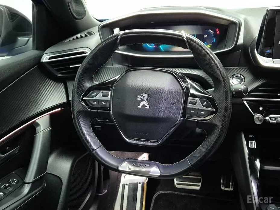 Фото 9 - Peugeot 2008