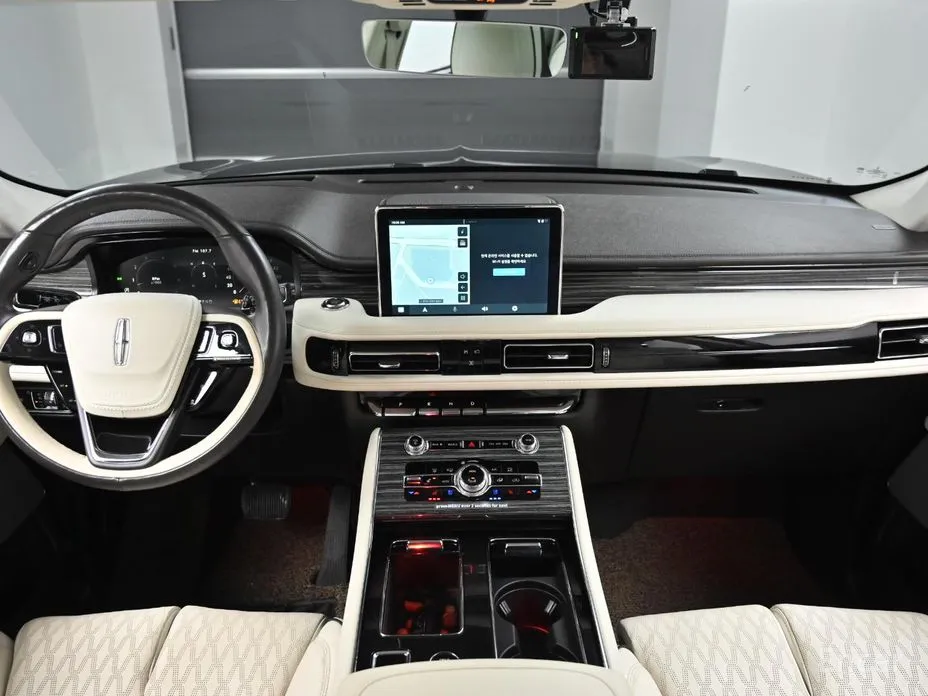 Фото 7 - Lincoln Aviator