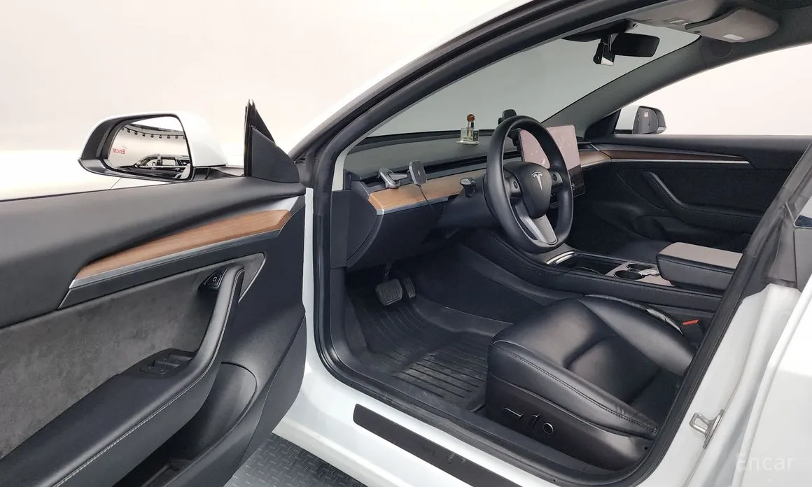 Фото 10 - Tesla Model 3