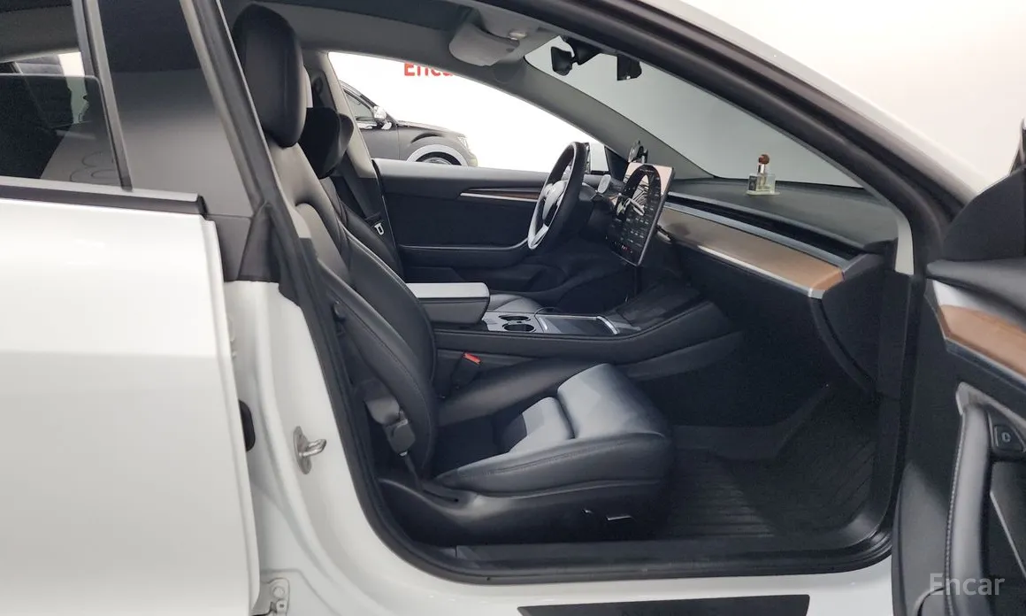 Фото 11 - Tesla Model 3