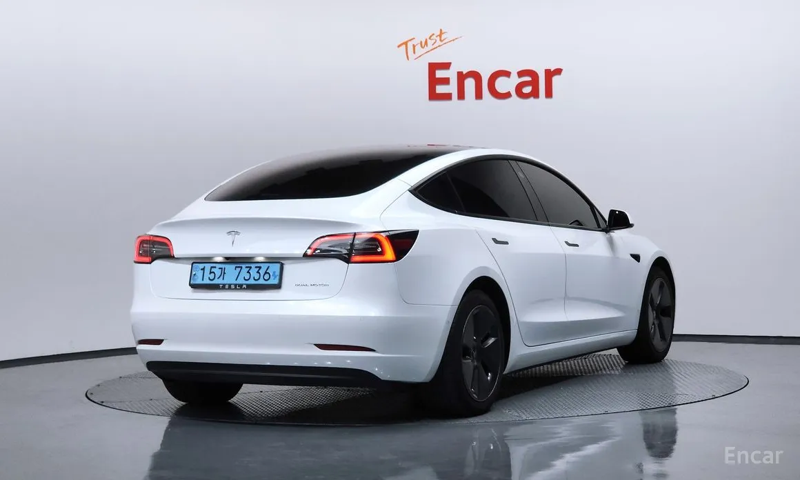 Фото 2 - Tesla Model 3