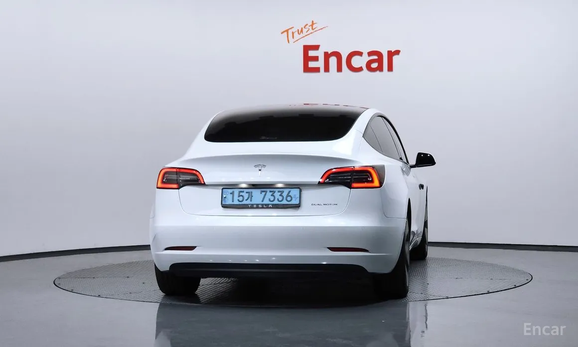 Фото 4 - Tesla Model 3