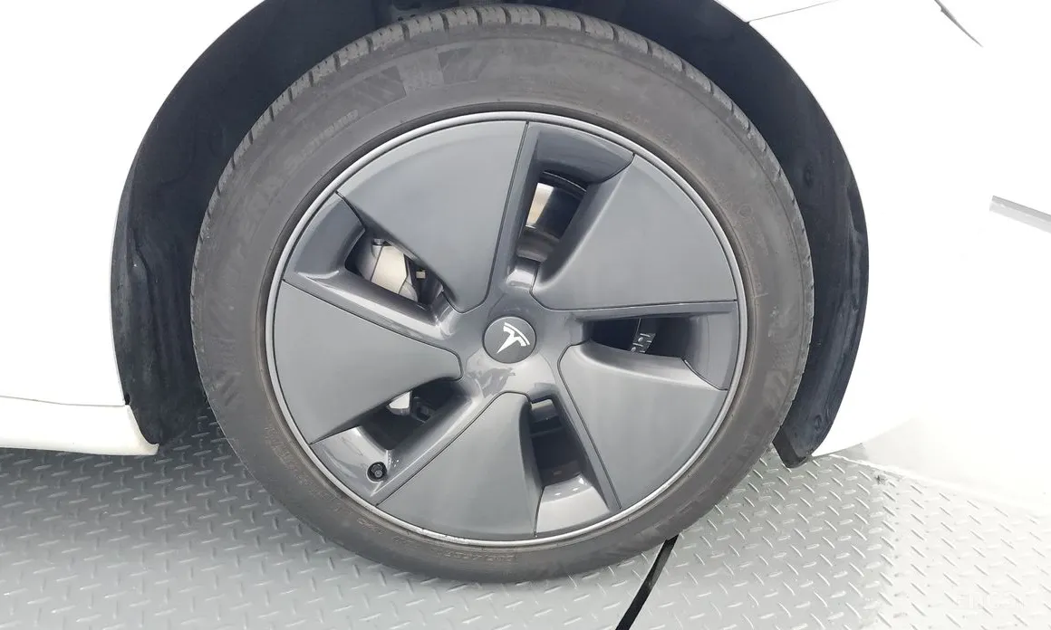 Фото 5 - Tesla Model 3