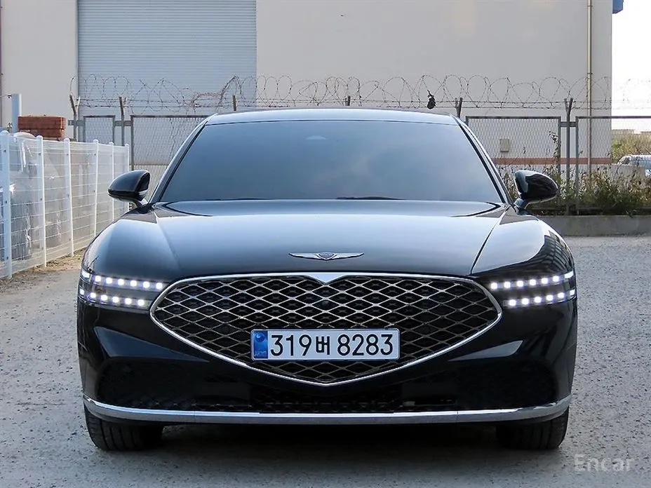 Фото 1 - Genesis G90