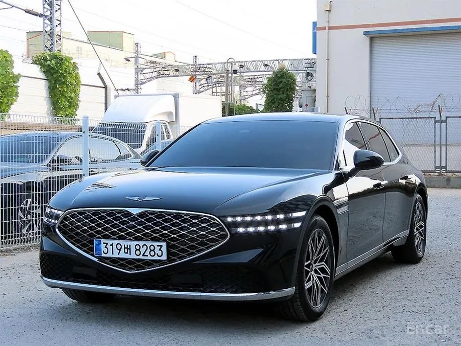 Фото 2 - Genesis G90