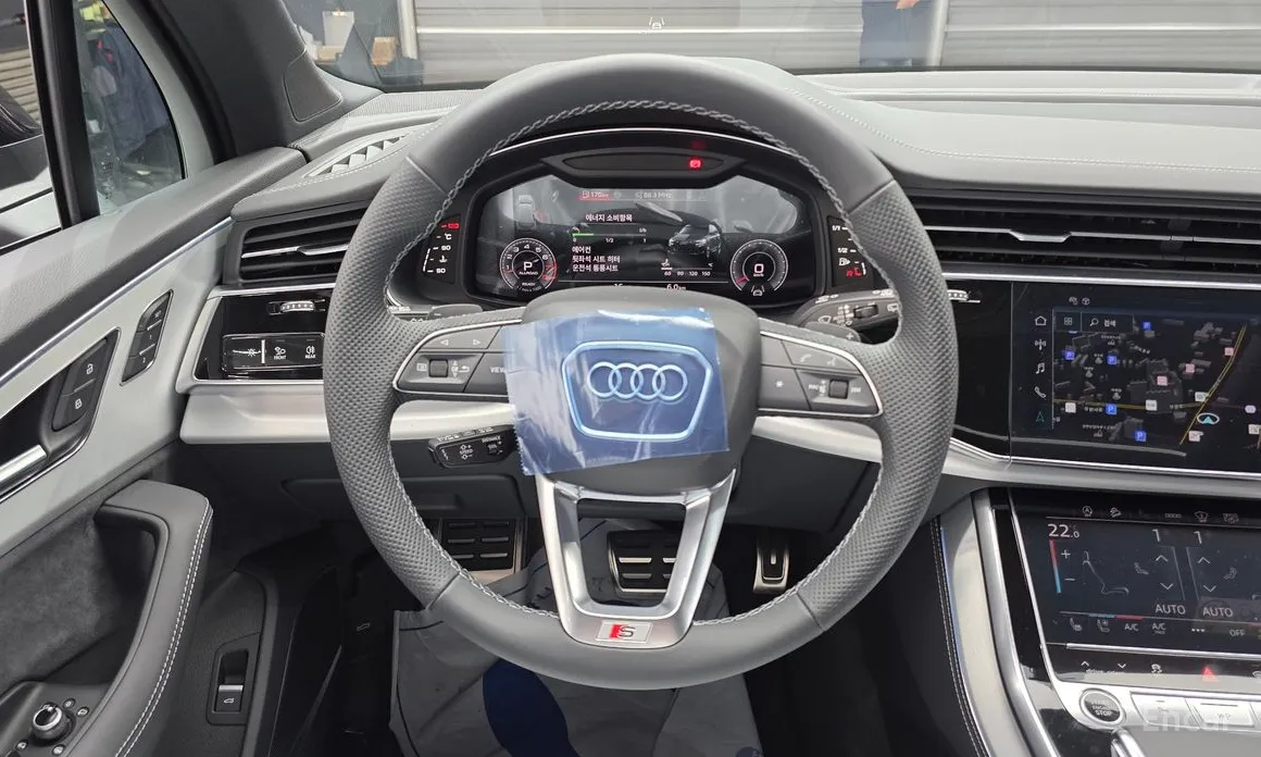 Фото 14 - Audi Q7