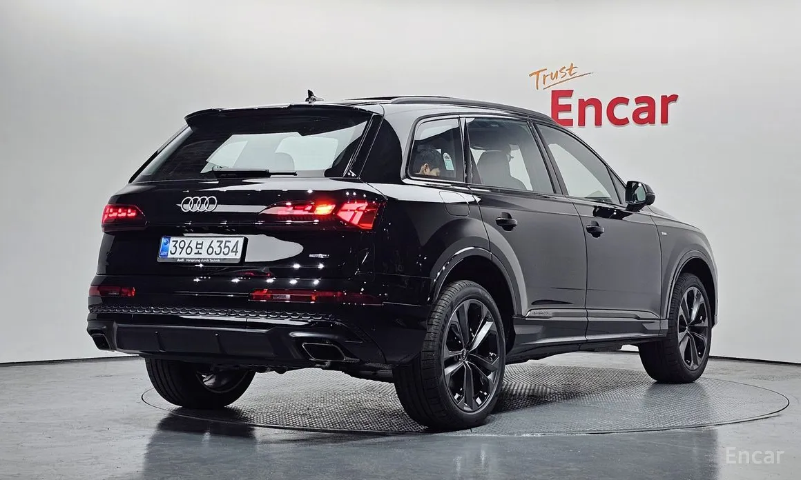 Фото 2 - Audi Q7