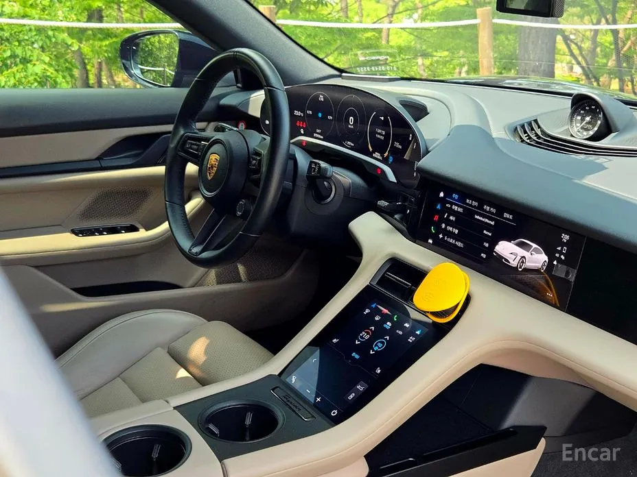 Фото 12 - Porsche Taycan