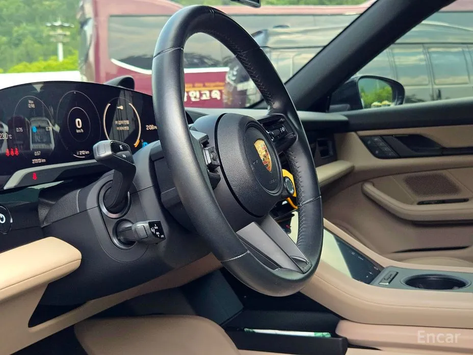 Фото 15 - Porsche Taycan