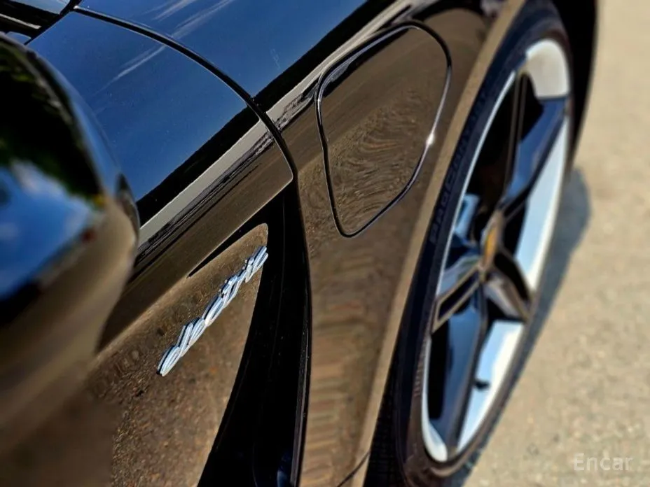 Фото 20 - Porsche Taycan